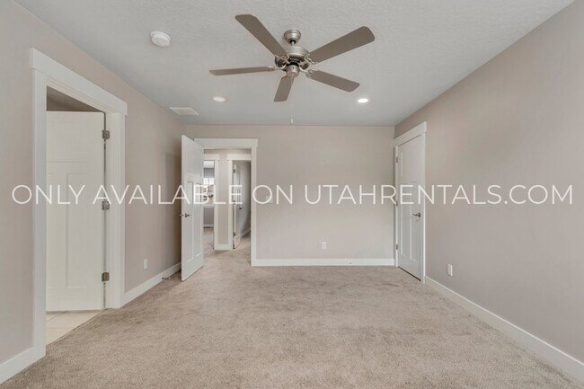 Building Photo - 1638 E Aspen Loop