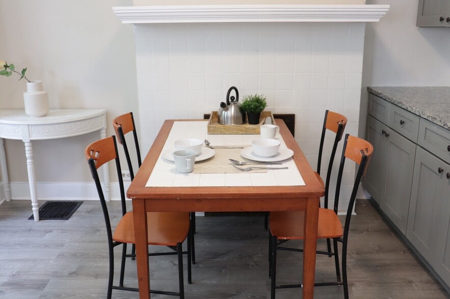 Building Photo - 1033 Flemington St