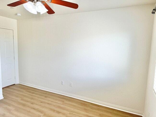 Building Photo - Huge 3 bed 2 bath Home In Storey Park Neig...