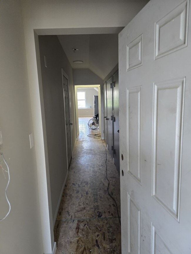 Building Photo - BE THE FIRST PERSON TO SIT ON THE TOILET! BRAND NEW 1BED/1BATH IN LOGAN SQUARE/BUCKTOWN