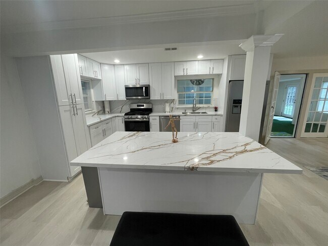 Building Photo - 12834 Tosca Ln