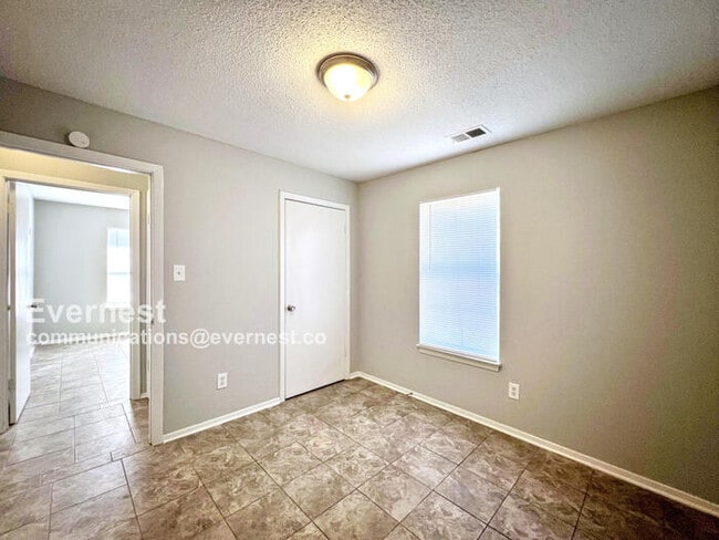 Building Photo - 3455 Castle Dr