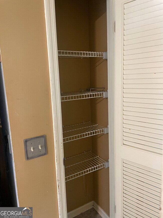 Building Photo - 108 Acorn Ct
