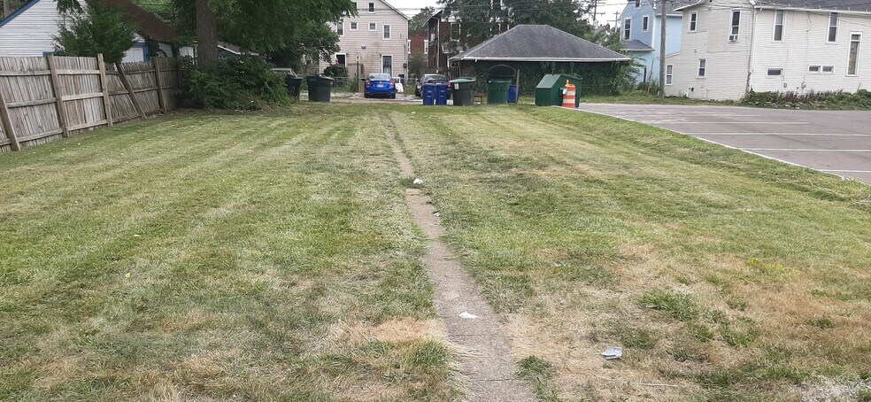 Primary Photo - 73 E Blake Ave