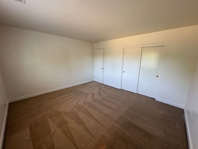 Building Photo - 2 Story Home Near Shopping Center Rent Ready!