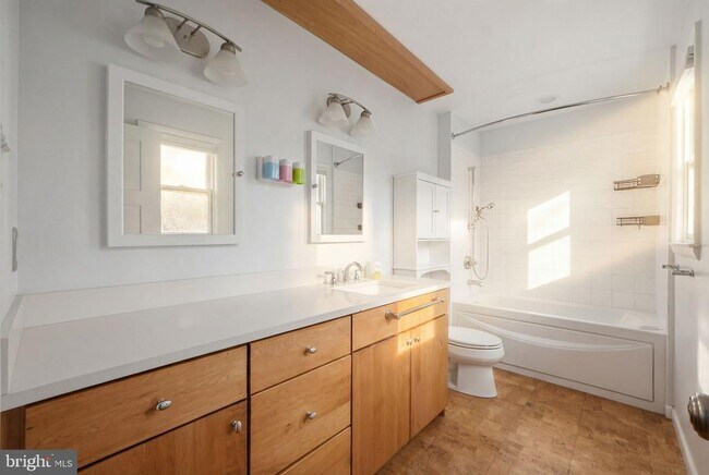 Building Photo - 808 Cottonwood Dr