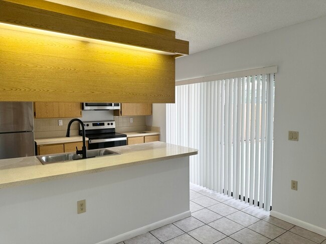 Building Photo - 563 Green Springs Pl