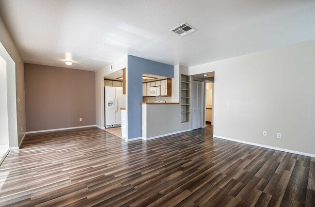 Building Photo - Great 2 Bedroom Condo