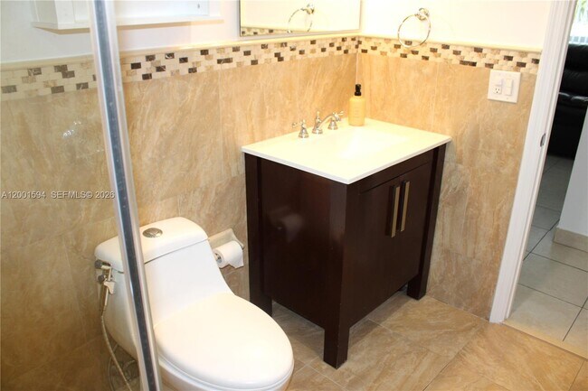 Building Photo - 2253 SW 10th St