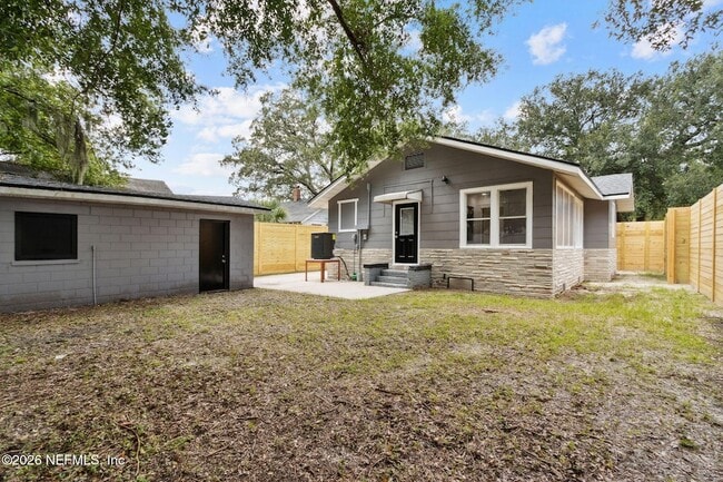 Building Photo - 836 Lynton St