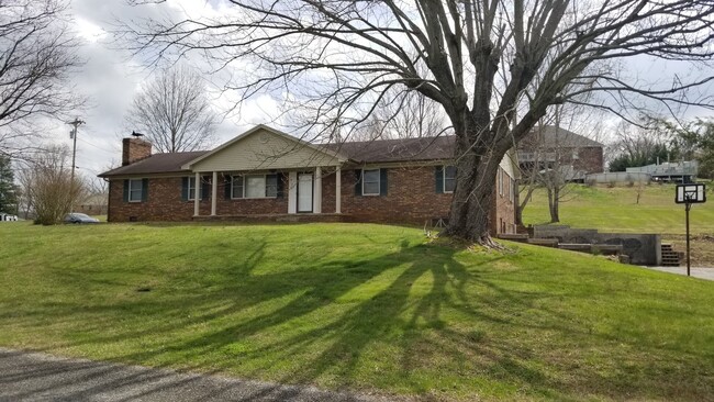 Primary Photo - Large Brick Ranch near Cherokee Lake