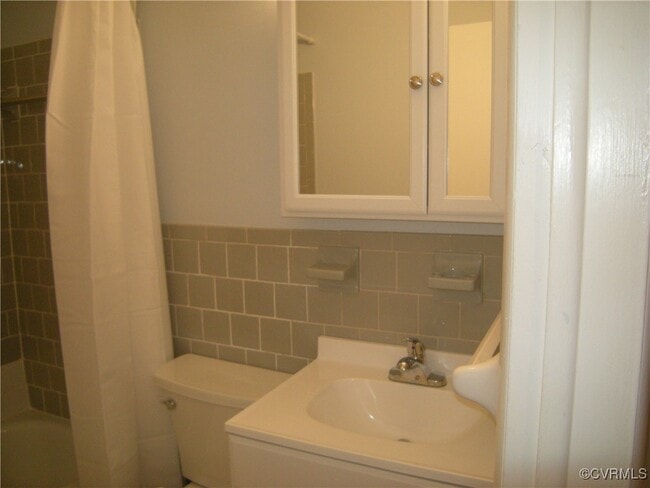 Building Photo - 5226 Castlewood Rd