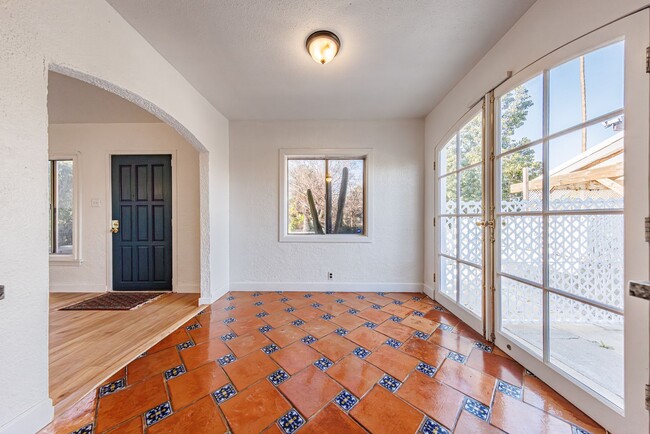 Building Photo - 3 Bedroom Home with Outdoor Space in Frogtown!