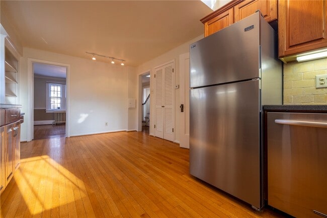 Building Photo - 305 Castlebar Rd