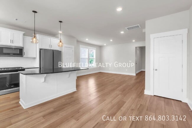 Building Photo - 271 Dalmatian Dr