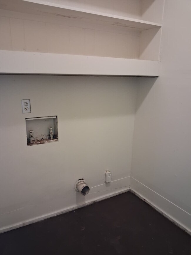 Building Photo - 3511 Sykes Park Dr