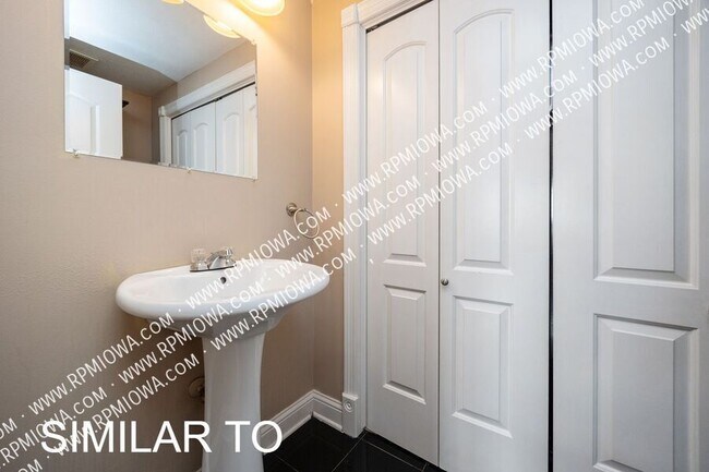 Building Photo - 14105 Airline Ave