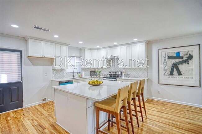 Building Photo - 2230 Beecher Cir SW