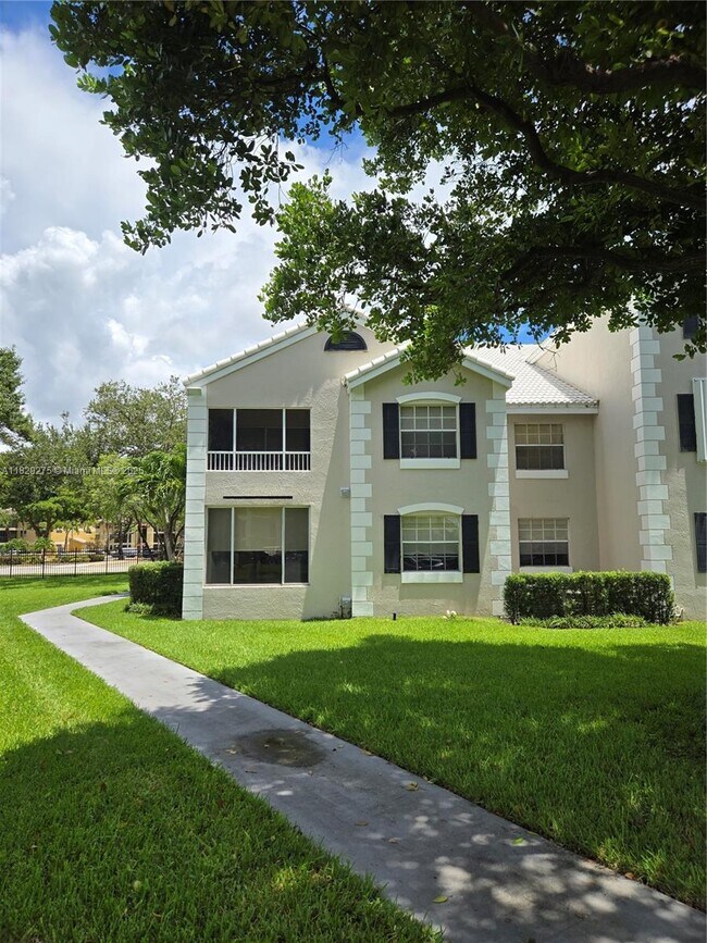 Building Photo - 2890 N Oakland Forest Dr