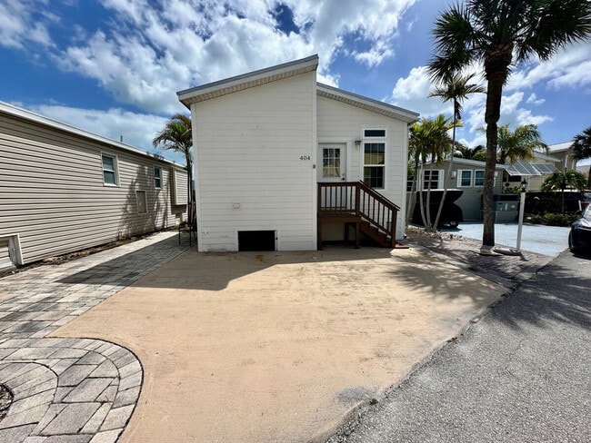 Building Photo - 404 Nettles Blvd