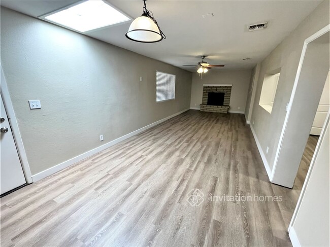 Building Photo - 409 N Central Dr