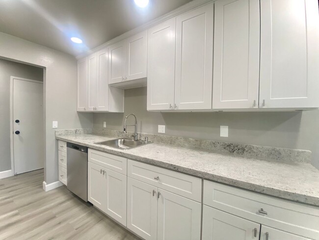 Building Photo - Fully Remodeled 1-bedroom Condo in Fremont...
