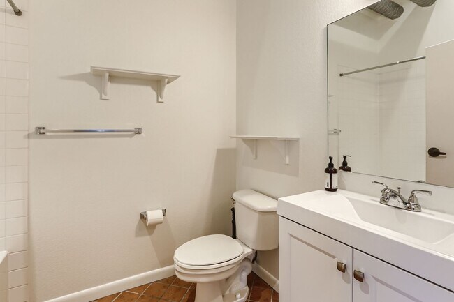 Building Photo - Bright & Spacious Studio in LoHi - Avail. ...