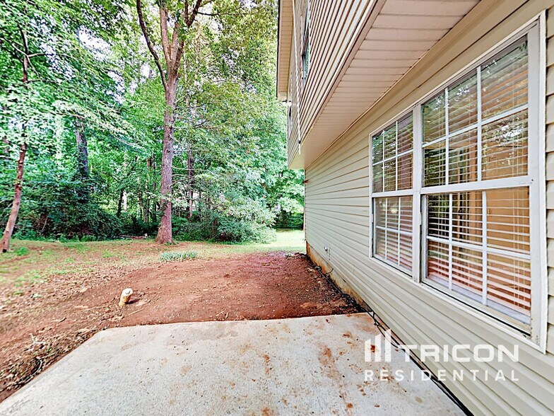 Building Photo - 303 Mephisto Cir
