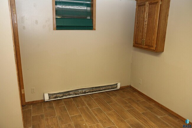 Building Photo - 925 S Harrington Ave