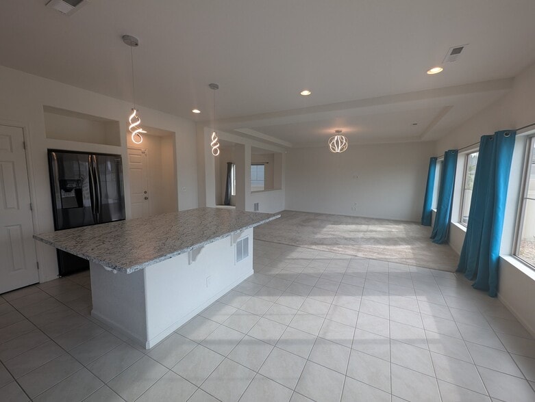 Building Photo - 5325 Ventura St