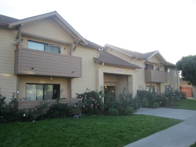 Building Photo - Arminta Apts