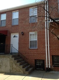 Building Photo - 3 BEDROOM REMODELED UNIT!