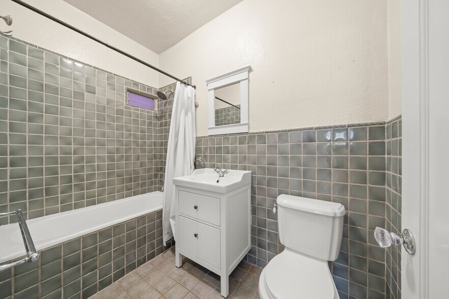 Building Photo - 219 Redondo Ave