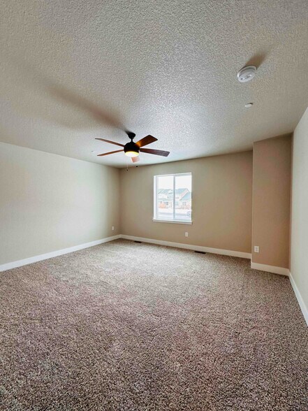 Building Photo - 6933 4th St Rd