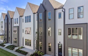 Building Photo - Gorgeous 3 bedroom end unit townhome with garage
