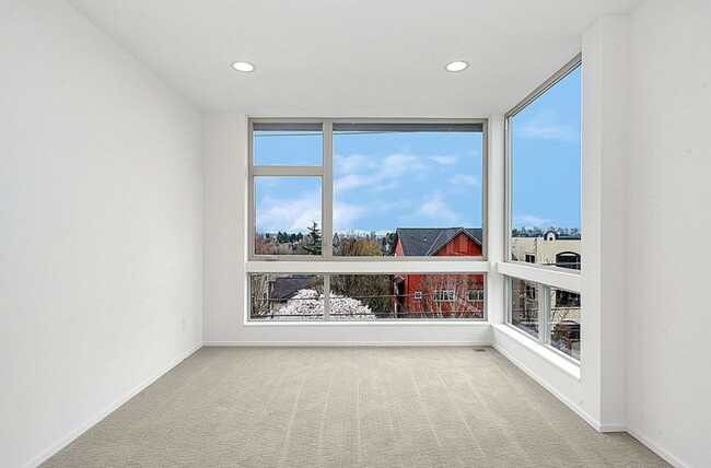 Building Photo - 1831 24th Ave