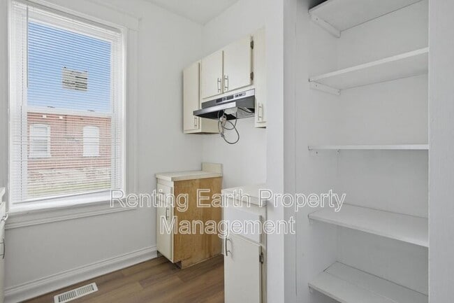 Building Photo - 3127 Clay Ave