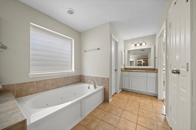 Building Photo - 1517 Asbury St
