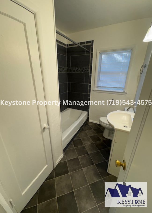 Building Photo - Remodeled 3 Bedroom/1 Bathroom House $1350...