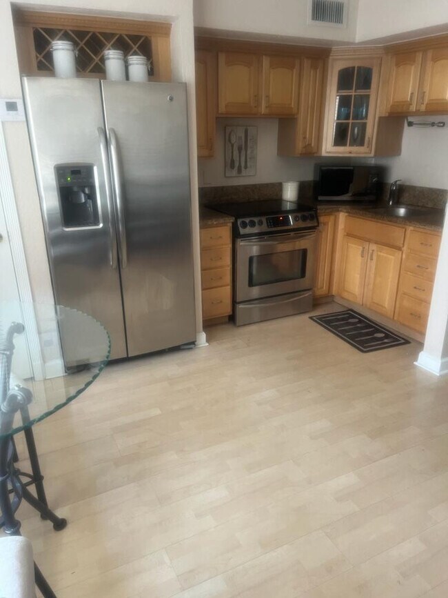 Building Photo - 924 SE 2nd St