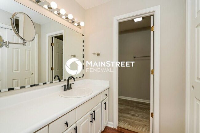Building Photo - 3 Bedroom Pet-Friendly Home in Avon, IN with Main Street Renewal