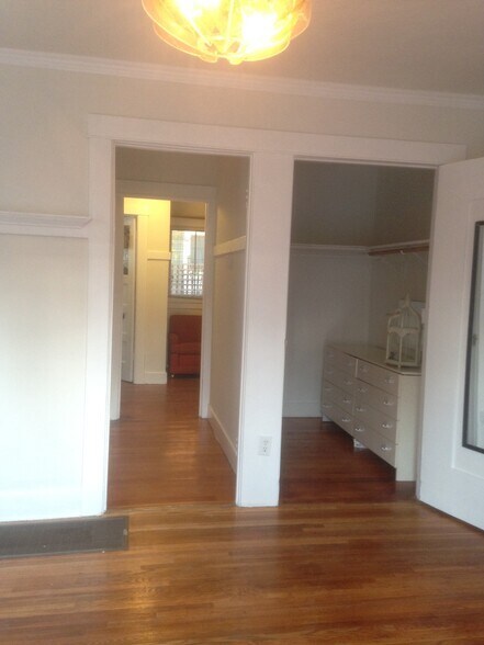 entrance view - 422 El Centro St