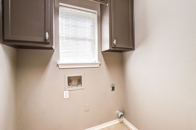 Building Photo - 3 Bedroom 2 Bathroom House in PGISD!