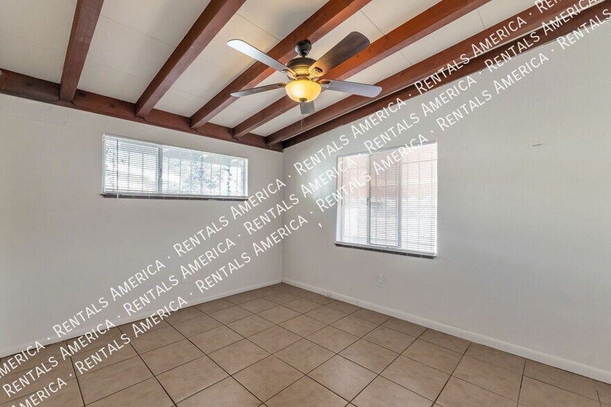 Building Photo - 5111 E Peach St