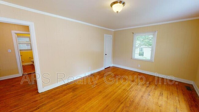 Building Photo - 2405 Hoyt St