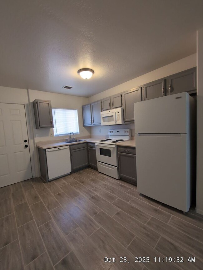 Building Photo - 9978 W Century Dr