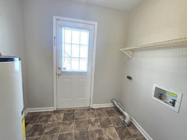 Building Photo - 746 Shelton Cir