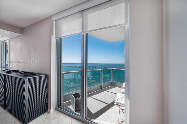 Building Photo - 1331 Brickell Bay Dr