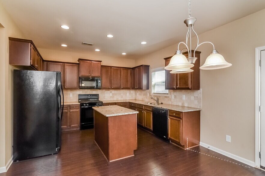 Building Photo - 928 Upland Ives Dr