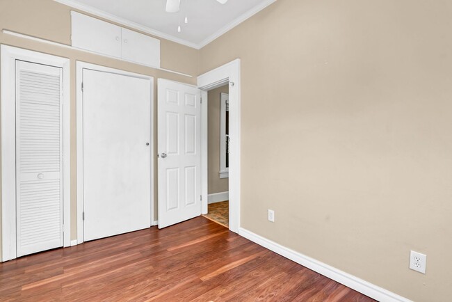 Building Photo - Charming and Spacious 2BR/1BA Unit in Hist...